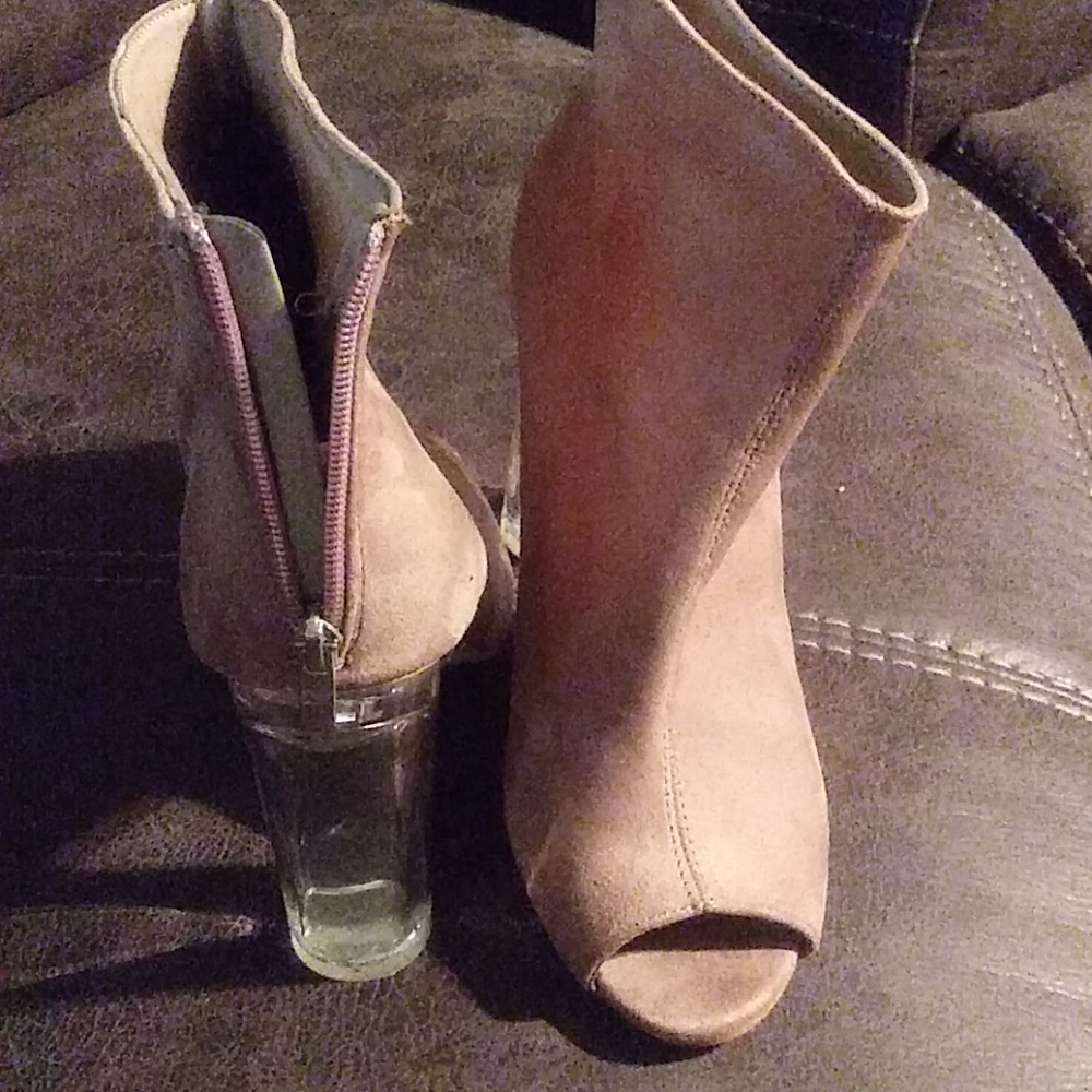 Shoes - Picture 2 of 6
